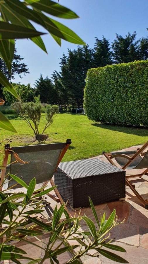 Hotel Le Mas Des Gres & Restaurant Sous Les Platanes Lagnes Exterior foto