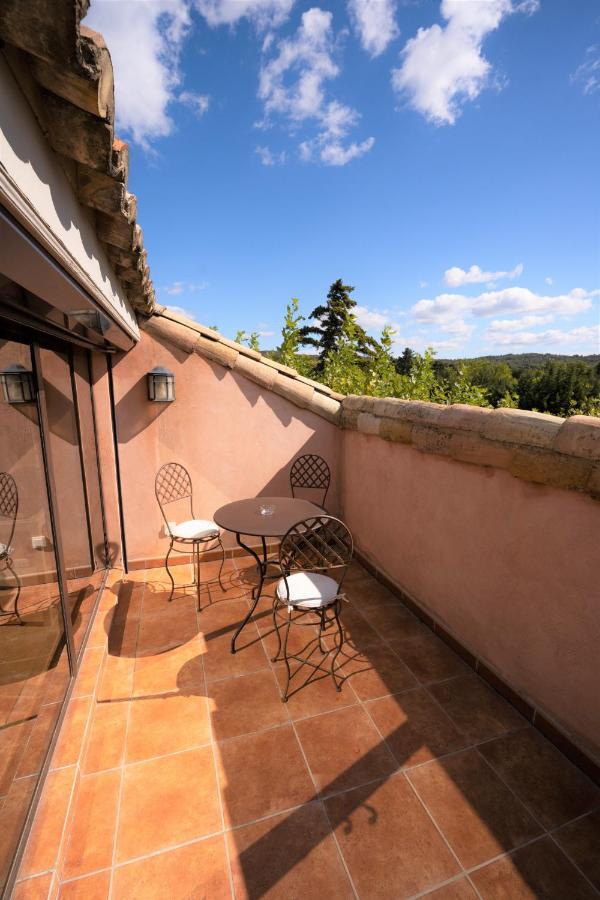 Hotel Le Mas Des Gres & Restaurant Sous Les Platanes Lagnes Exterior foto
